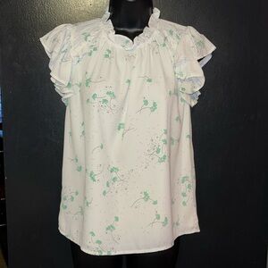 Cece romantic feminine white floral blouse with flutter sleeves. Sz XS.